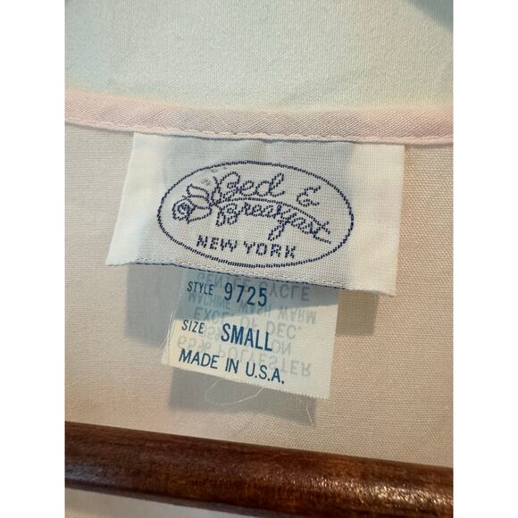 Vintage Nightgown Women’s Small Embroidered Short Sleeves Made In USA Trad Wife - Picture 3 of 8